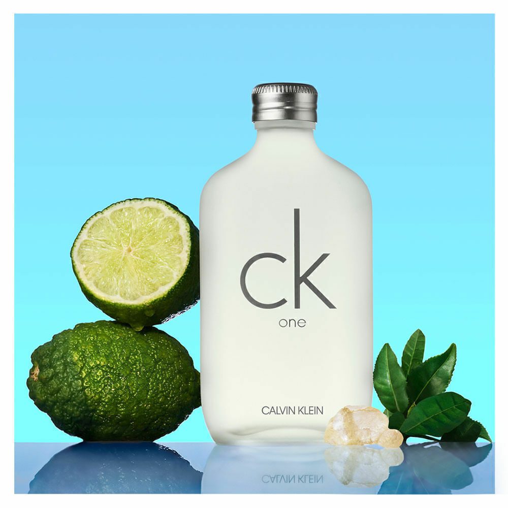 CK One Calvin Klein Eau de Toilette - Perfume Unissex 50ml - Imagem 3
