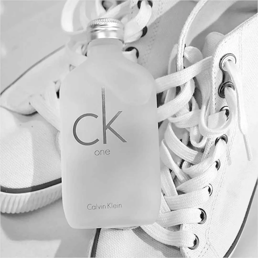 CK One Calvin Klein Eau de Toilette - Perfume Unissex 50ml - Imagem 4
