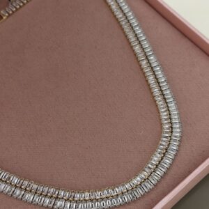 Colar Feminino Prata Riviera cravejado de zirconias baguete e redondas Semijoia Antialergica