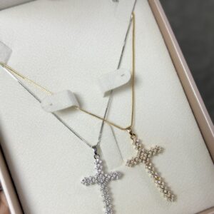 Colar Feminino Prata E Dourado Com pingente de cruz cravejada de zirconias Semijoia Antialergica