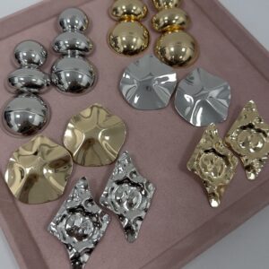 Brincos Femininos Prata E Dourado Modelo esfera, gota martelada e losango cravejado Semijoia Antialergica