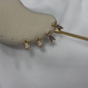 Brincos Femininos Dourado Modelo pequeno cravejado de zirconias Semijoia Antialergica