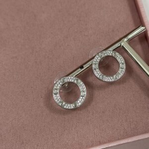 Brincos Femininos Prata De argola cravejada de zirconias Semijoia Antialergica