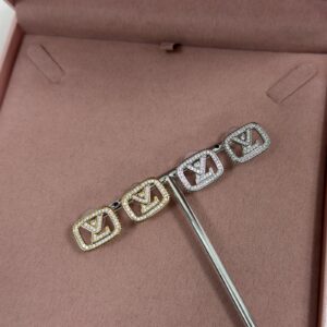 Brincos Femininos Prata E Dourado De logo v quadrado cravejado Semijoia Antialergica