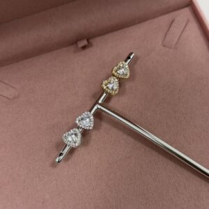 Brincos Femininos Dourado Ear climber de coracoes cravejados Semijoia Antialergica
