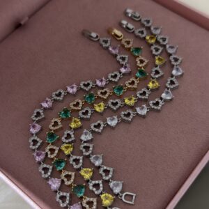Pulseira Feminina Dourado Com Pedras Coloridas De coracoes cravejados coloridos Semijoia Antialergica