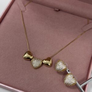 Conjunto Feminino Dourado Colar e brincos de coracao cravejado de zirconias Semijoia Antialergica