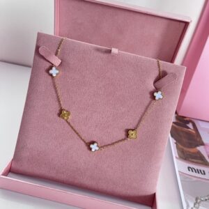 Colar trevo branco dourado