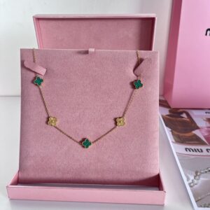 Colar trevo verde intercalado aço dourado
