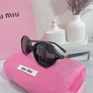 Óculos de Sol Miu Miu Modelo 008