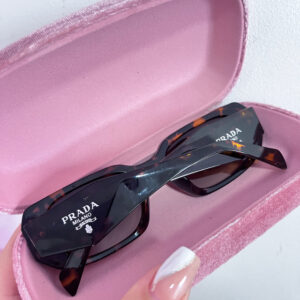 Óculos de Sol Retrô Prada Oncinha