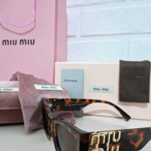 Óculos de Sol Miu Miu Oncinha