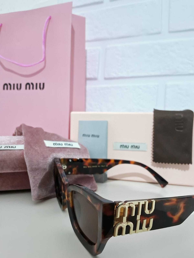 Óculos de Sol Miu Miu Oncinha