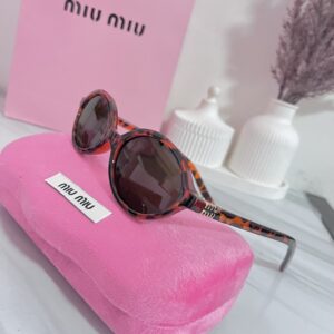 Óculos de Sol Miu Miu Modelo 005 Virgínia