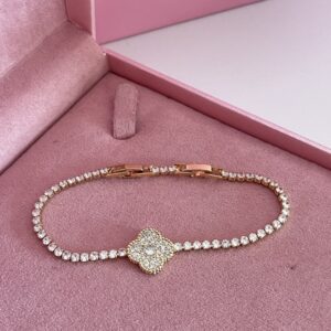 Pulseira Feminina Trevo Cravejado Dourado