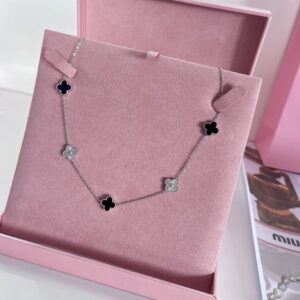 Colar Feminino Trevo Preto Intercalado Aço Inox