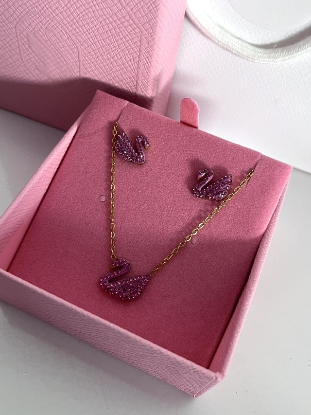 Conjunto de Semijoias Cisne Aço Dourado Rosa