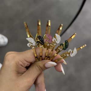 Anel Feminino Aco Inoxidavel 316L Dourado Cisne Cravejado de Zirconias Antialergico