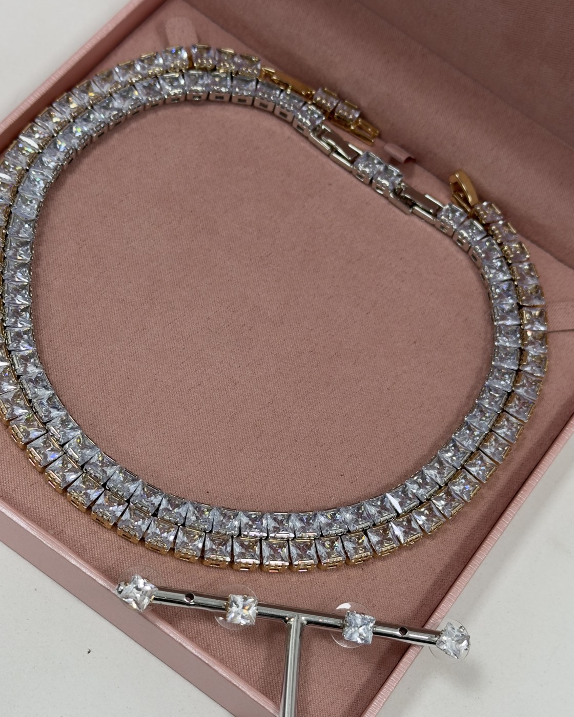 Conjunto Feminino Colar Riviera de Zirconias Quadradas e Brinco Dourado e Prata