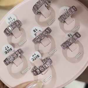 Anel Feminino Aço Inoxidável Prata Cravejado de Zircônias Rosa - Meia Aliança Antialérgico